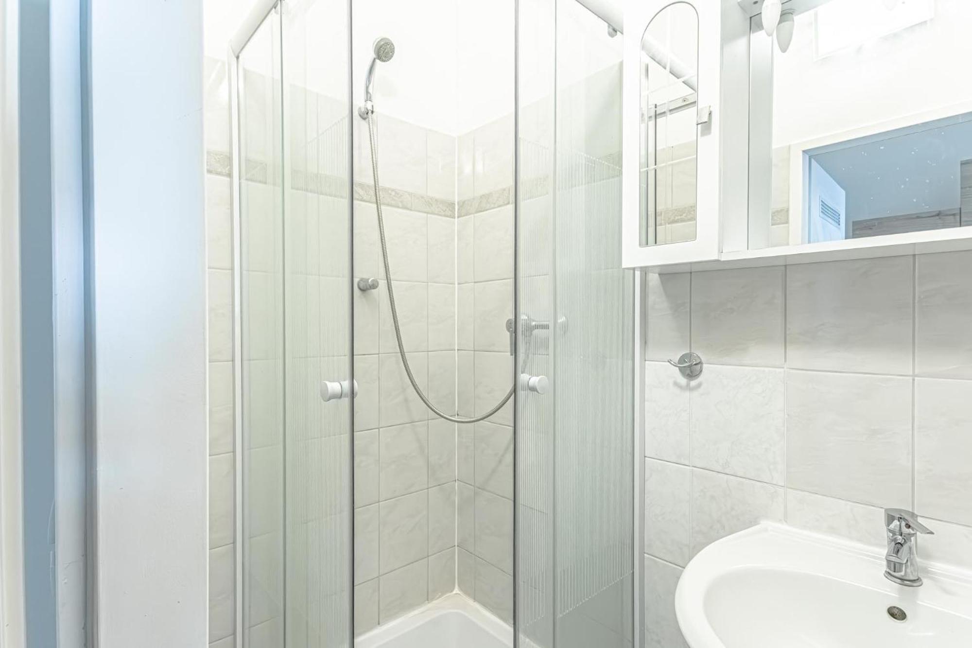 Explore Vienna 2Br And 1Lr Retreat Near Westbahnhof Ngoại thất bức ảnh